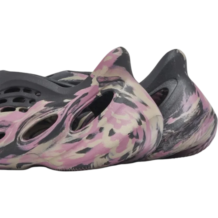 yzy foam rnnr mx carbon 3 yzy foam rnnr mx carbon 3