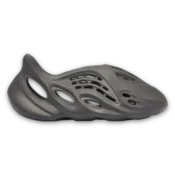 yzy foam rnnr onyx 1
