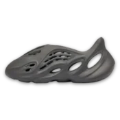 yzy foam rnnr onyx 2