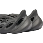 yzy foam rnnr onyx 3
