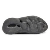 yzy foam rnnr onyx 4