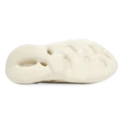 yzy foam rnnr sand 4
